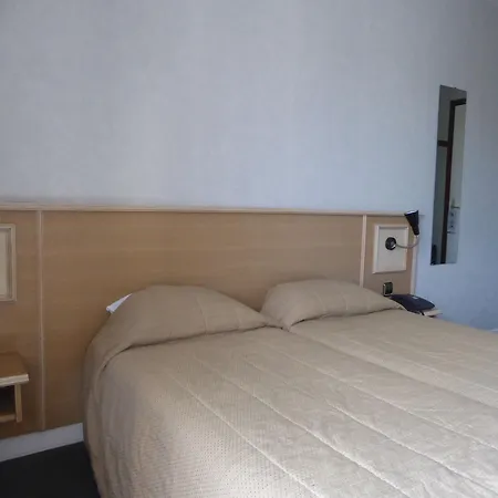 Hotel De Saint Georges 3*