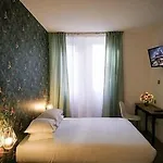 De Saint Georges 3*